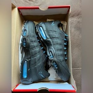 NIKE AIR MAX 95 BLACK / UNIVERSITY
BLUE - ANTHRACITE WOMENS 9.5 NEW IN BOX